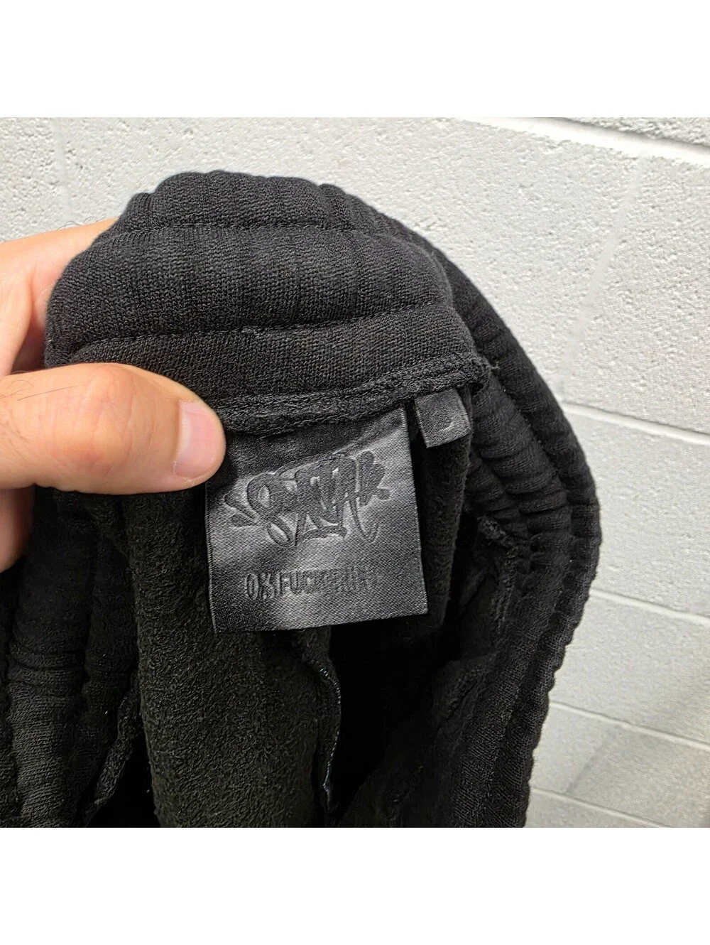 SYNA World Can’t Rush Greatness Sweatpants S Side Ankle Zips. Black